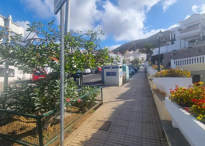 Daire Tranquil Hillside With Oceanview And Pool