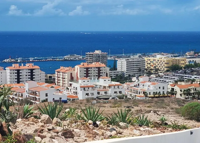 Tranquil Hillside With Oceanview And Pool Daire
