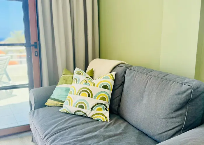 Tranquil Hillside With Oceanview And Pool Daire *