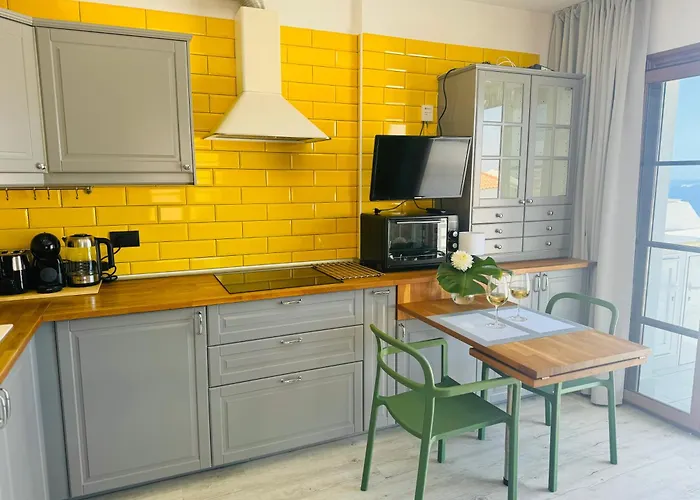 Daire Tranquil Hillside With Oceanview And Pool