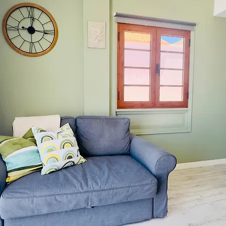 Tranquil Hillside With Oceanview And Pool