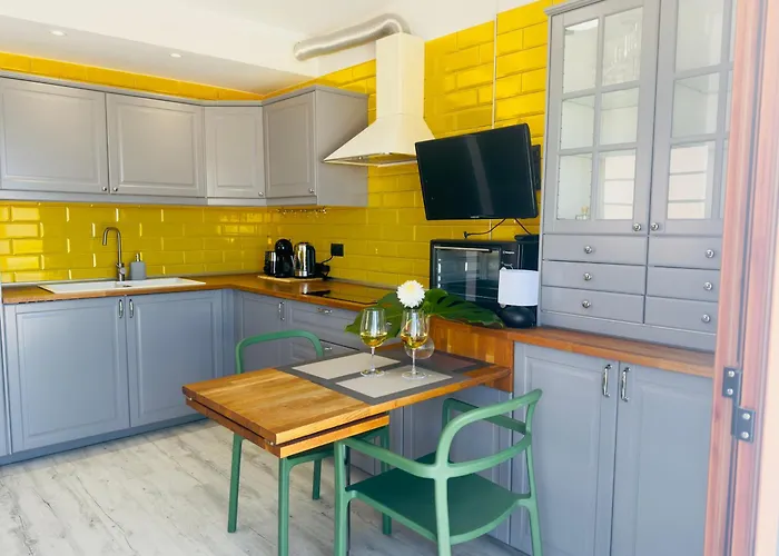 Apartment Tranquil Hillside With Oceanview And Pool Los Cristianos (Tenerife)