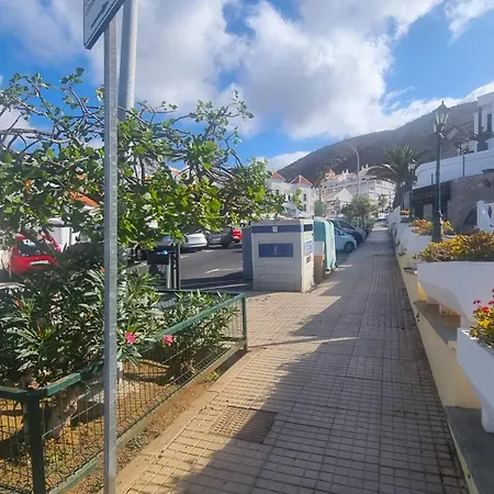 Apartman Tranquil Hillside With Oceanview And Pool