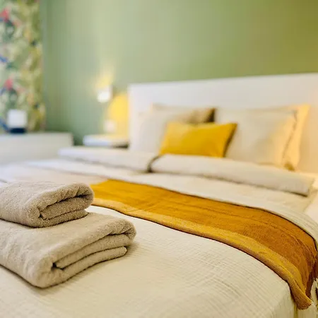 Tranquil Hillside With Oceanview And Pool Apartman