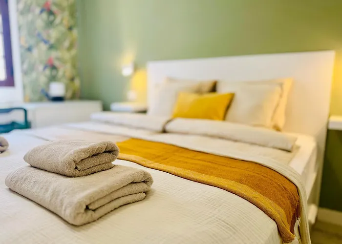 Tranquil Hillside With Oceanview And Pool شقة