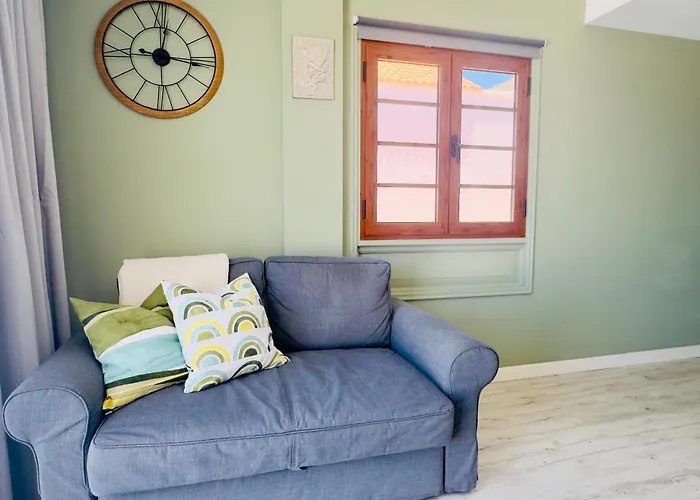 Tranquil Hillside With Oceanview And Pool