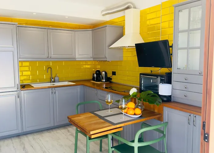 Tranquil Hillside With Oceanview And Pool شقة *